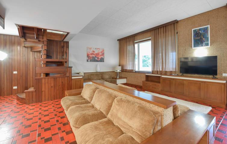 Ganze Ferienwohnung, Gemütliche Wohnung mit Terrasse und Parkplatz 2km von Roncobello in Roncobello, Bergamo Provinz