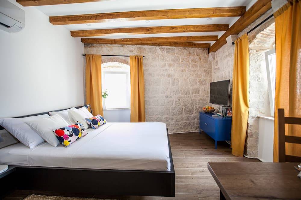 Ganze Wohnung, Geschmackvolles Studio in einem renovierten Steinhaus in Trogir, Ciovo