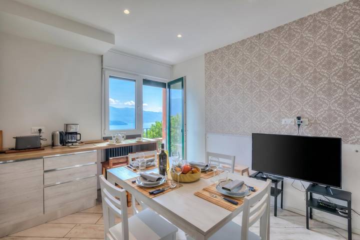 Appartamento intero, Casa Scott - Apartment with Pool & Tennis in Riva del Garda, Prealpi Gardesane