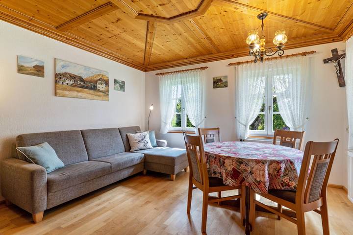 Ganze Wohnung, Ferienwohnung Eg, 85qm, 2 Schlafzimmer, max. 4 Personen mit Blick auf den Bauerngarten in Nordrach, Mittlerer Schwarzwald