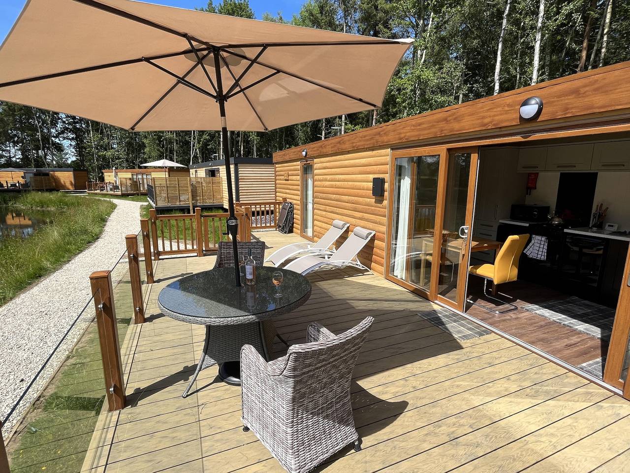 Oak Boutique Lodge includes hot tub, air con & dog in Ellerton, East Riding of Yorkshire