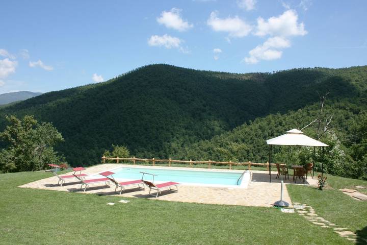 Location de vacances pour 5 personnes, avec jardin ainsi que vue sur le lac et piscine à Arezzo - 2