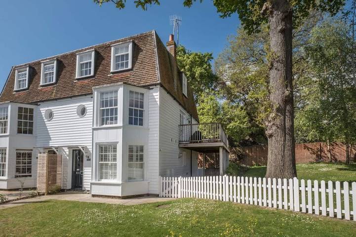 Holiday rental for 7 people, with garden and balcony, child-friendly in Cowes