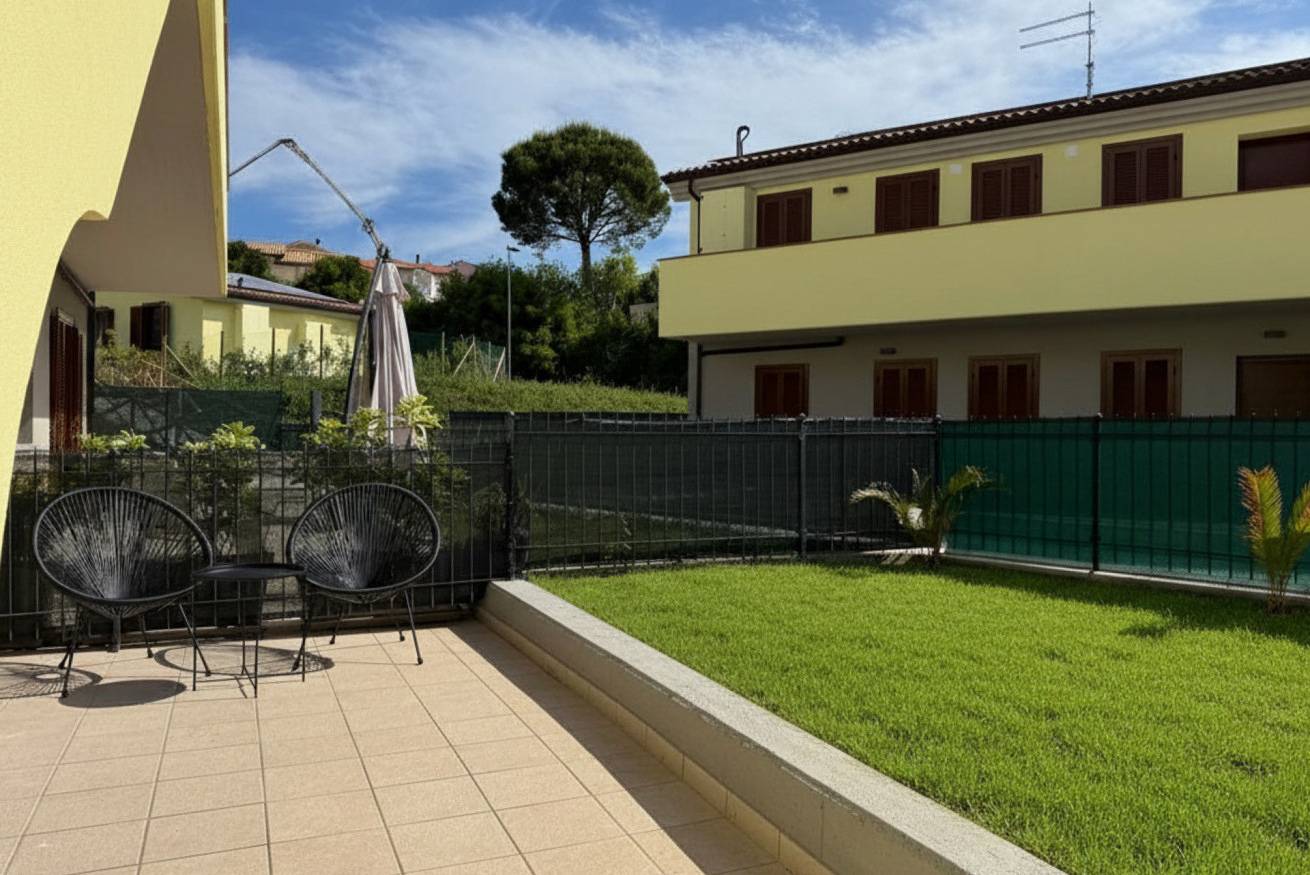 Appartamento intero, S371 - Sirolo, bilocale con giardino e parcheggio in Sirolo, Riviera del Conero
