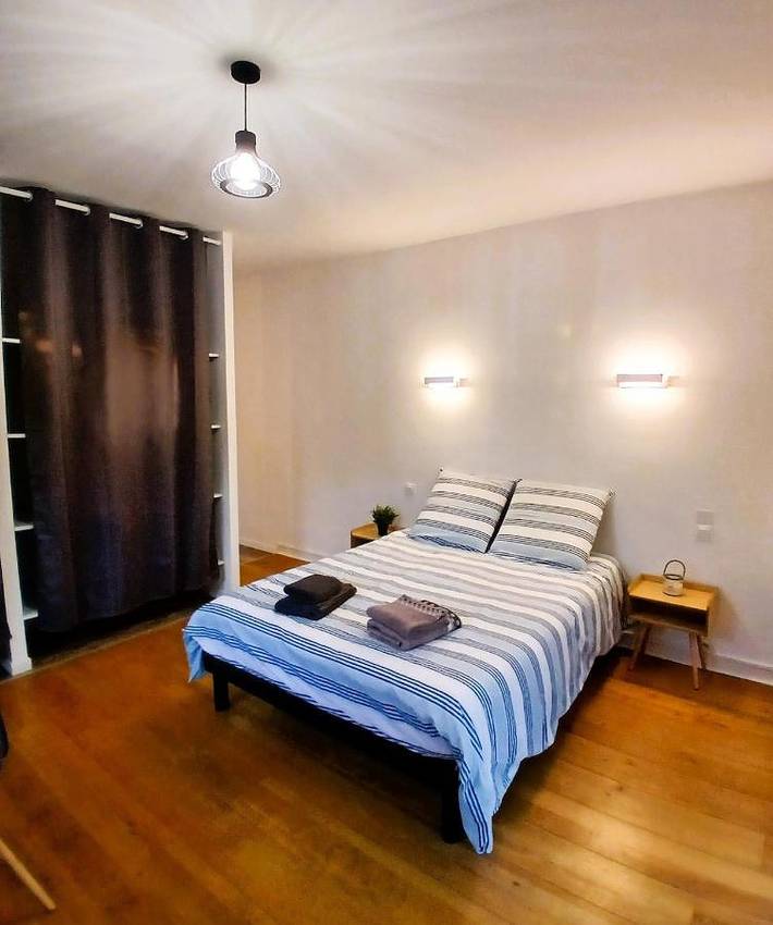 Gîte pour 2 personnes, avec jardin et piscine à Irigny - 2