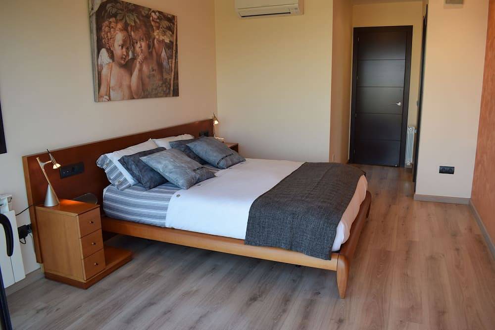 Villa in ruhiger Lage, mit Pool, um Ihren besten Urlaub zu genießen in Calella, Costa del Maresme