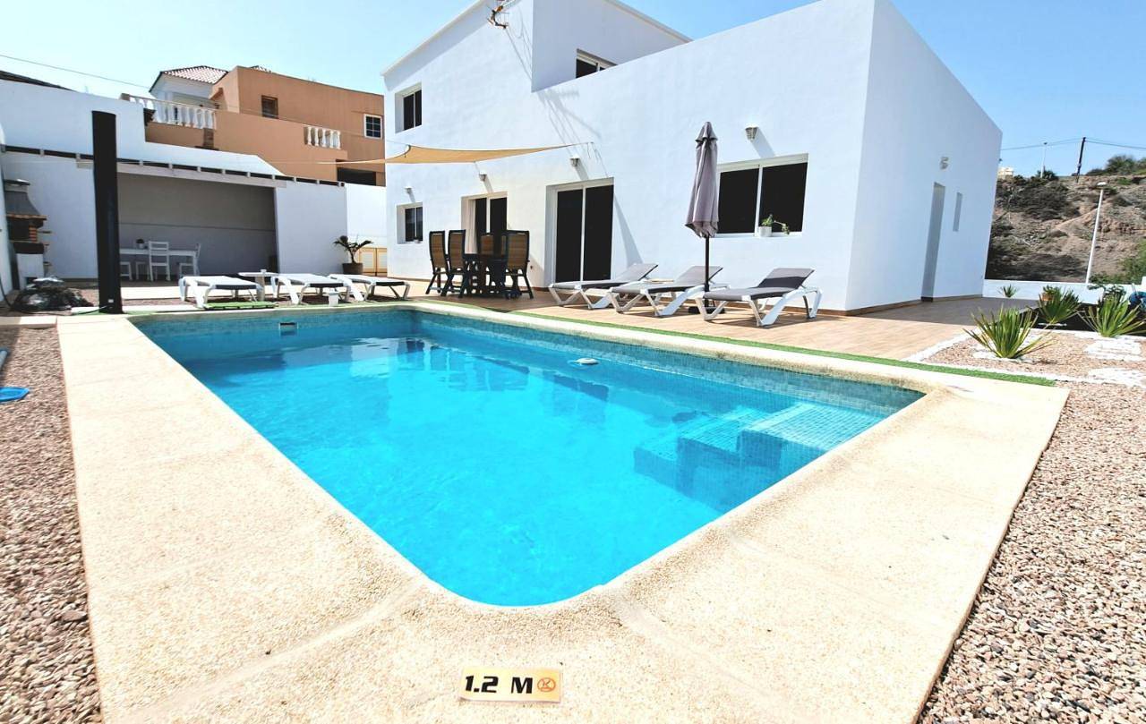 Villa Calma Climatized pool Private Jacuzzi Spa in Tarajalejo in Tarajalejo, Tuineje