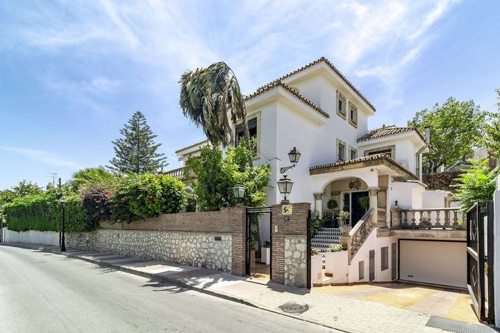 Villa for 12 people, with garden in Marbella Centre