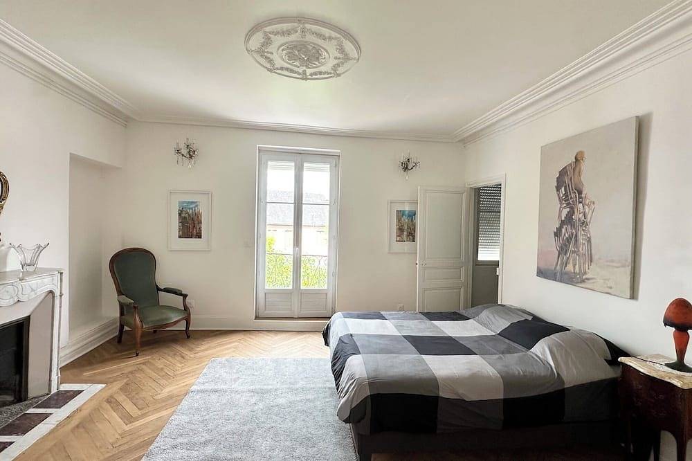 Manor house + swimming pool in Meyssac, Brive-la-Gaillarde region