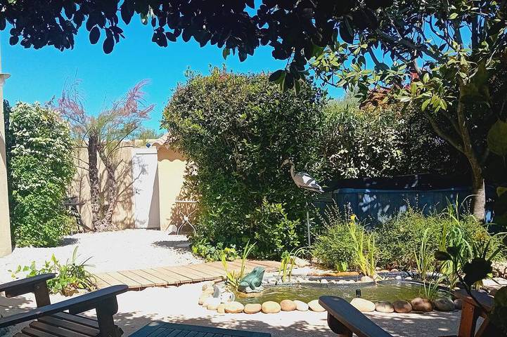 Location de vacances pour 4 personnes, avec jardin ainsi que jacuzzi et piscine à Saint-Victor-la-Coste