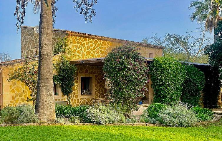 Casa de vacaciones para 4 personas, con jacuzzi y piscina además de terraza y jardín, Se admiten mascotas en las Islas Baleares - 2