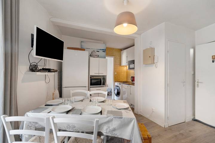 Entire apartment, Apartment 'Liminalis Ax Les Thermes' with Wi-Fi in Ax-les-Thermes, French Pyrenees