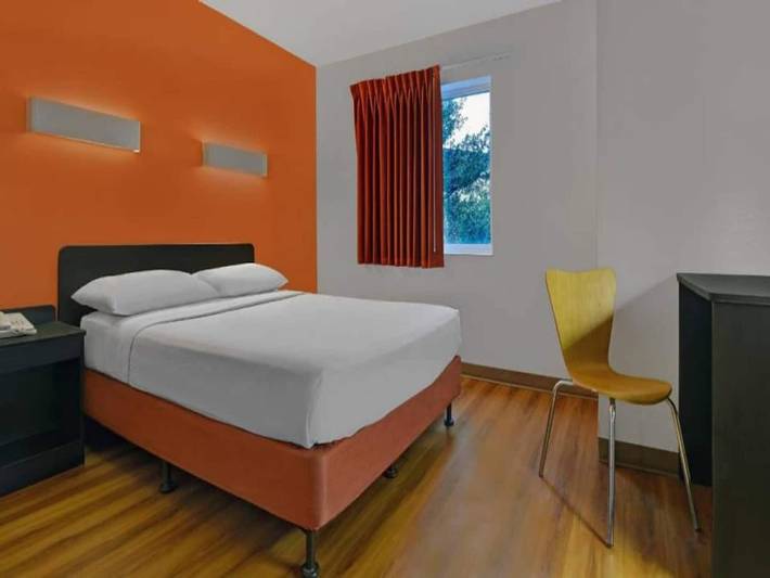 Apartamento entero, 1 cama matrimonial | Ducha adaptada para personas con discapacidad in Orlando, Condado de Orange (FL)
