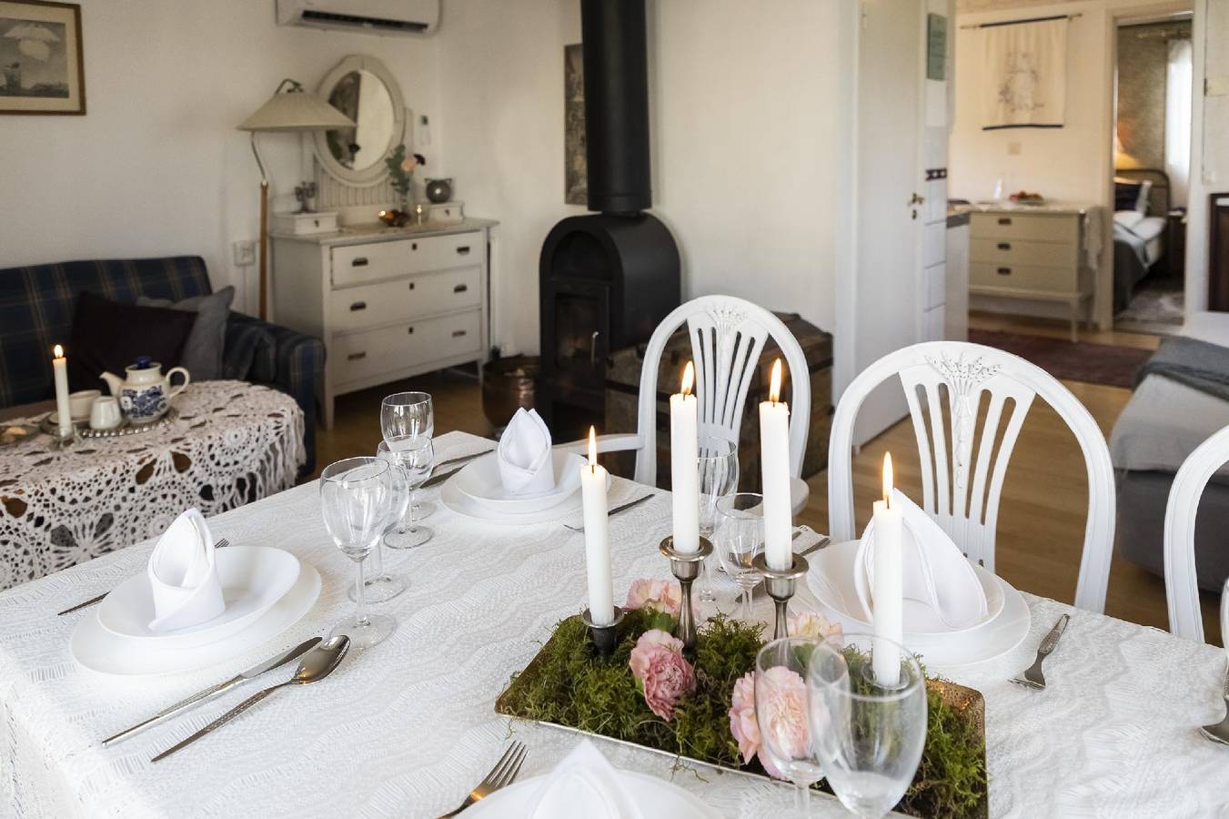 Heller Bungalow mit möblierter Terrasse, Seeblick in Marbäcks distrikt, Västergötland