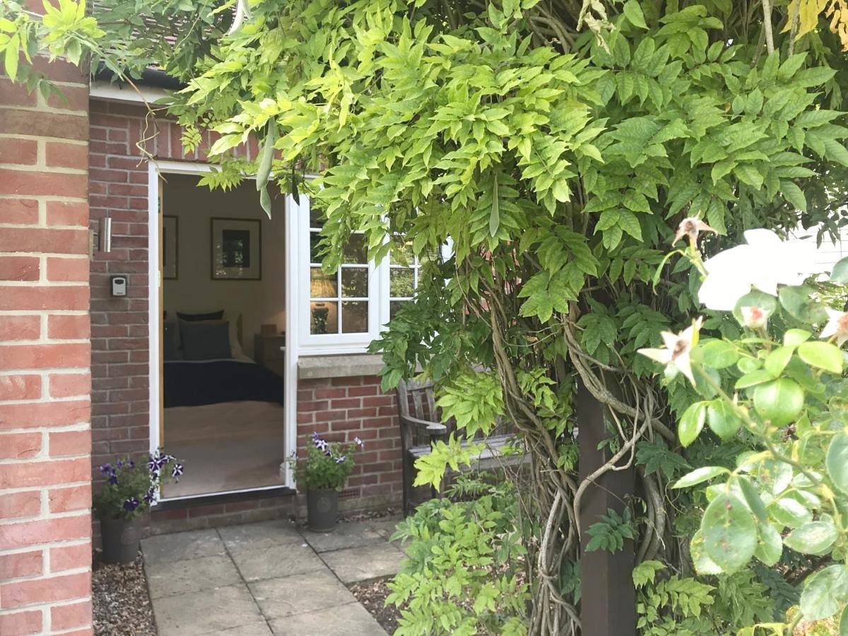 Guesthouse for 2 people with garden in North Wessex Downs