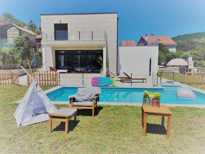 Location de vacances pour 6 personnes, avec jardin ainsi que piscine et vue à Cangas - 2