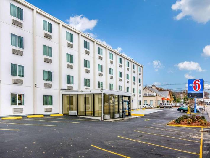 Entire apartment, Ms 6-Framingham |1 Queen Bed | Ada in Framingham, Massachusetts
