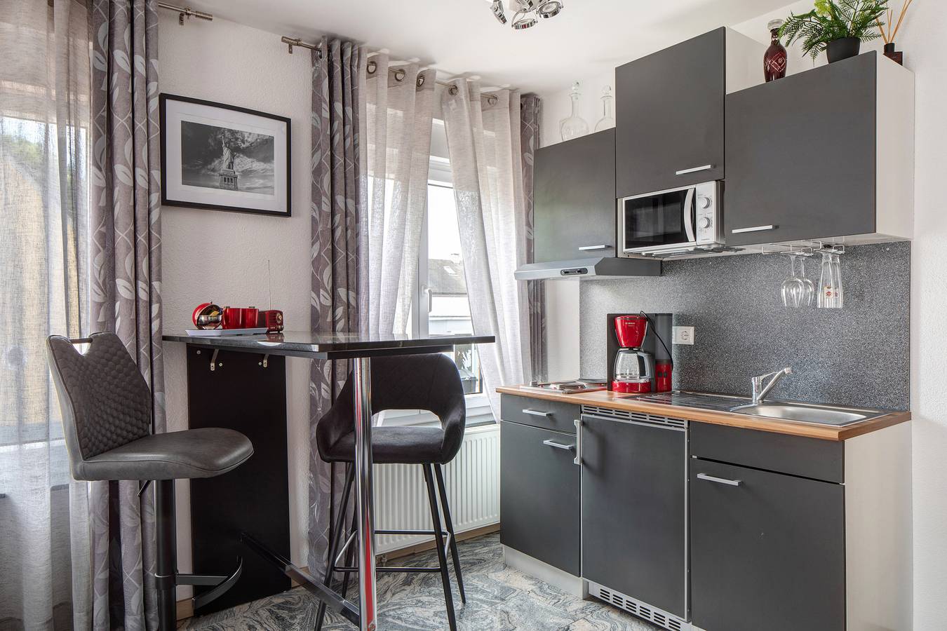 Ganzes Studio, Studio 'Fernando' mit gemeinsamer Terrasse und Wi-Fi in Breisach, Breisach am Rhein