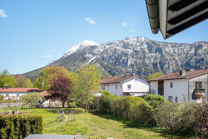 Ganze Wohnung, Ferienwohnung 'Im Spatzennest' mit Bergblick, Gemeinschaftsterrasse und Wlan in Inzell, Bayerische Alpen