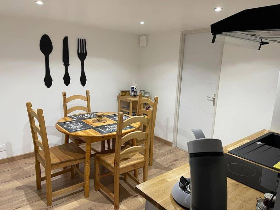 Appartement entier, Appart 2 pièces 35m2,centre ville, parking gratuit in Bourges, Région de Bourges
