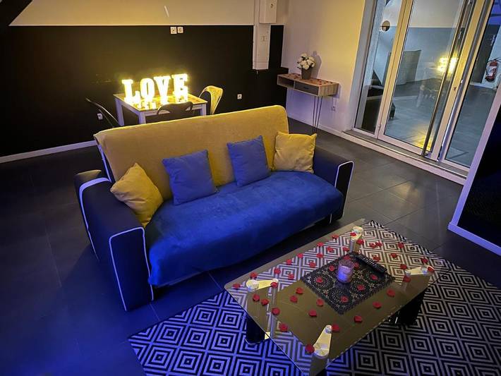 Hotel para 4 personas, con piscina y jacuzzi - 1