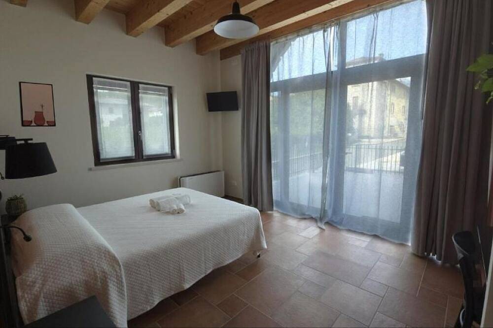 Igino Farmhouse: Double Room with Terrace in Negrar, Provincia de Verona