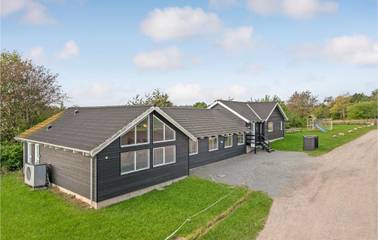 Ferienhaus für 16 Personen, mit Sauna und Whirlpool sowie Pool und Garten in Tisvilde