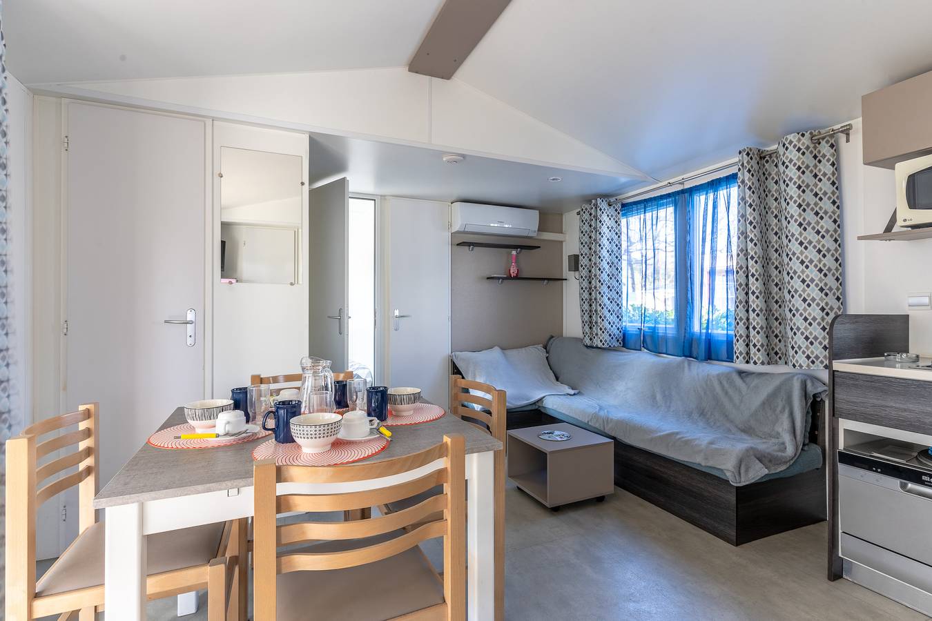 Chalet 'Mobilehome Véronique' avec terrasse privée, Wi-Fi et climatisation. in Gastes, Côte d’Argent