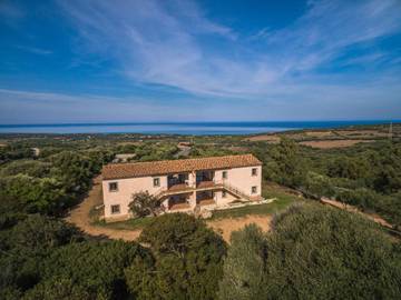 Gîte pour 4 personnes, avec piscine et terrasse à Badesi