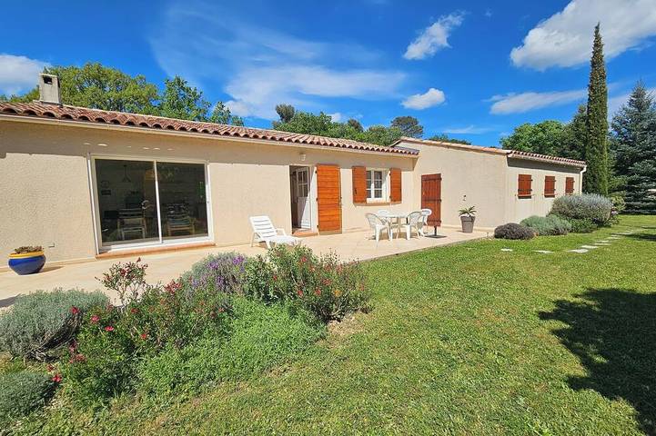 Villa pour 4 personnes, avec jardin et terrasse