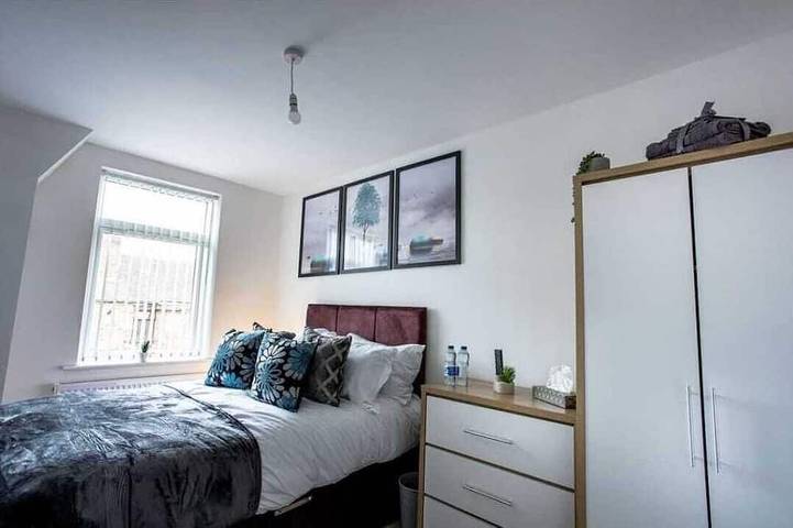 Cosy Cruise Cribs - Modern Home From Home - Central Location. in Stoke-on-Trent, Midlands
