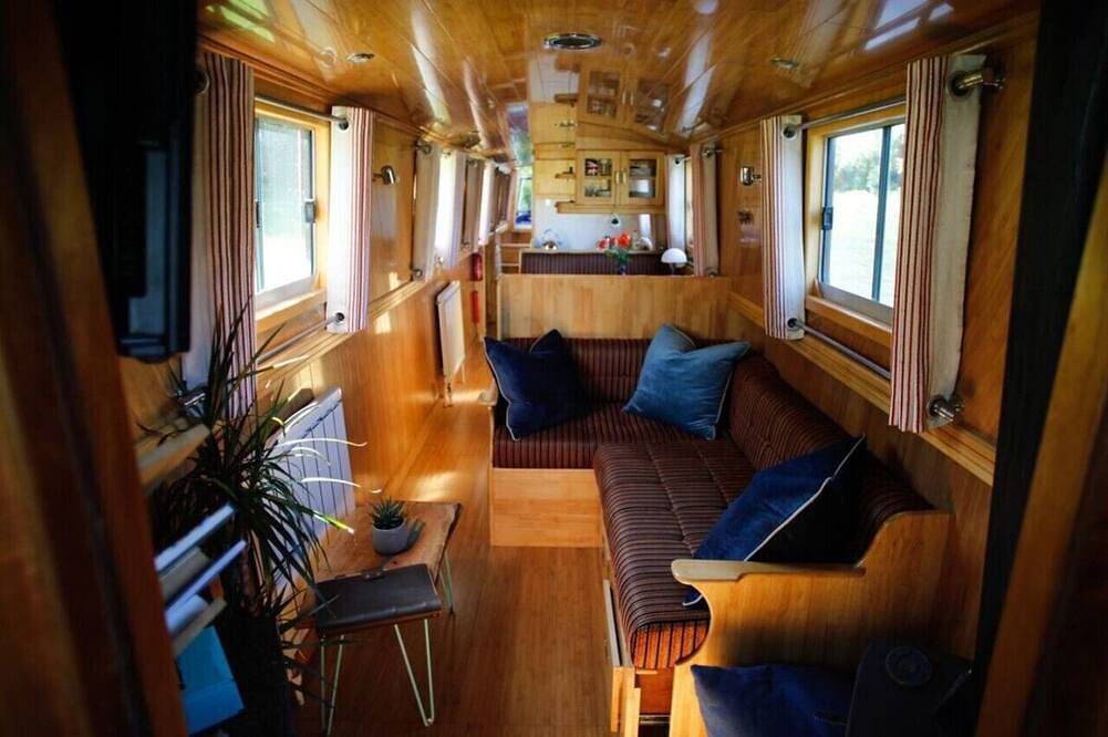 Beautiful New Moon Narrowboat in Arbury Ward, Cambridge