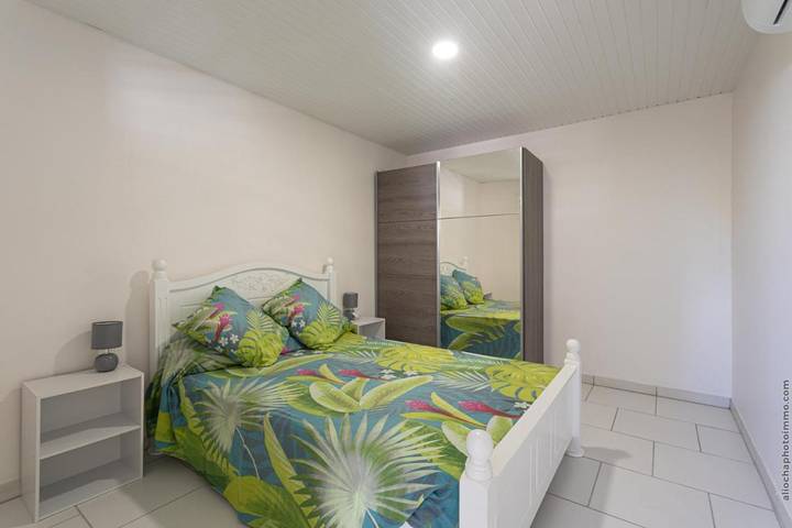 Gîte pour 6 personnes, avec terrasse et piscine à Saint-Pierre (ville) - 3