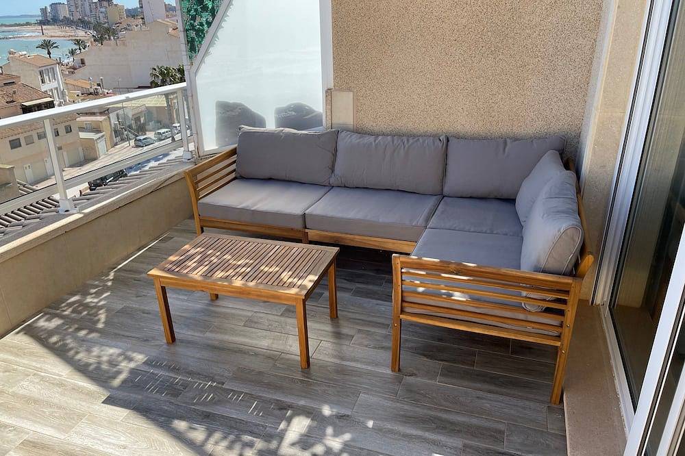Entire apartment, El Campello Duplex Penthouse 3 Bed with Sea, Beach, Marina & Mountain Views in Playa Carrer La Mar, el Campello