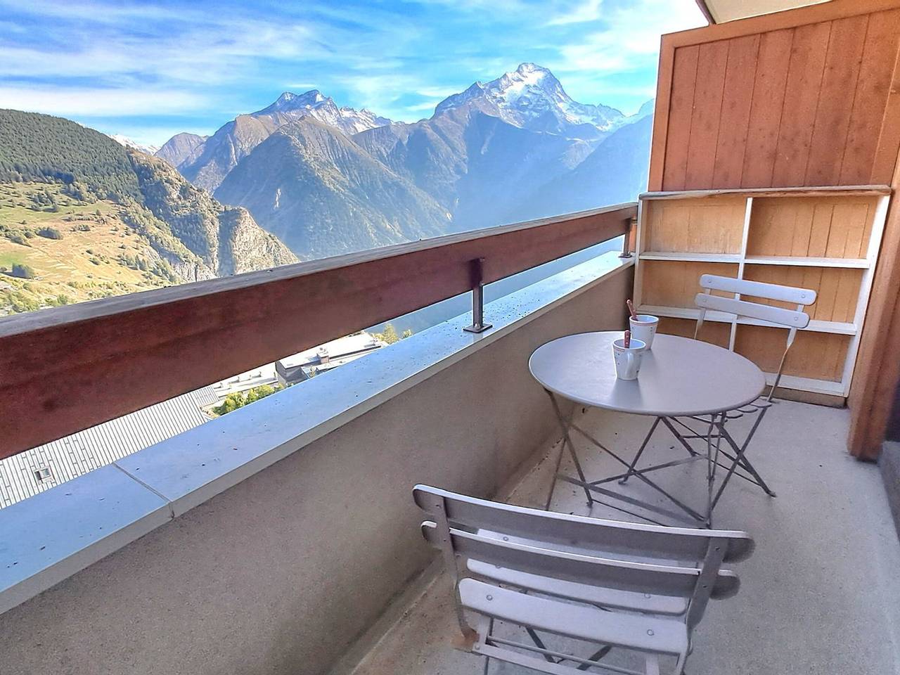 Appartement entier, Appartement cosy avec balcon, pied des pistes, parking couvert in Vénosc, Les Deux Alpes