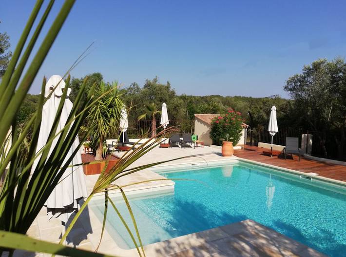 Appartement de vacances pour 4 personnes, avec piscine ainsi que jardin et terrasse