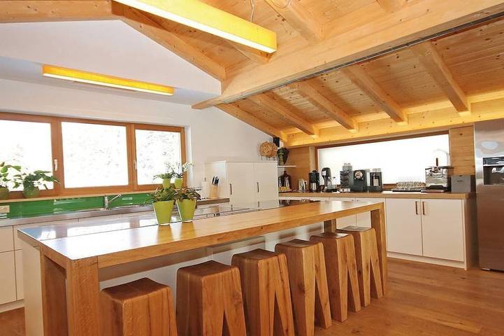 Ferienhaus für 24 Personen, mit Pool und Balkon sowie Sauna