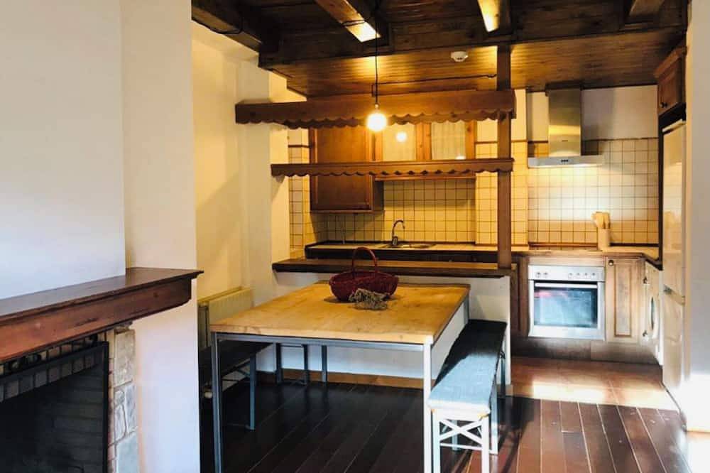 Entire apartment, Apartment with fireplace in Vielha-Baqueira in Vielha, Vielha e Mijaran