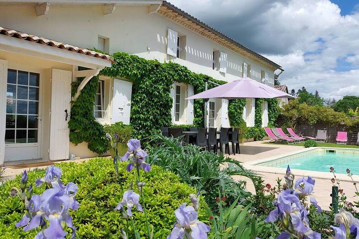 Gîte pour 10 personnes, avec jardin à Bonzac