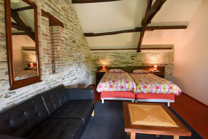 Ganze Wohnung, Gîte La Rosa – Ferienwohnung mit Pool, Terrasse & WLAN im Domaine Les Bois De in Sixt-sur-Aff, Redon und Umgebung