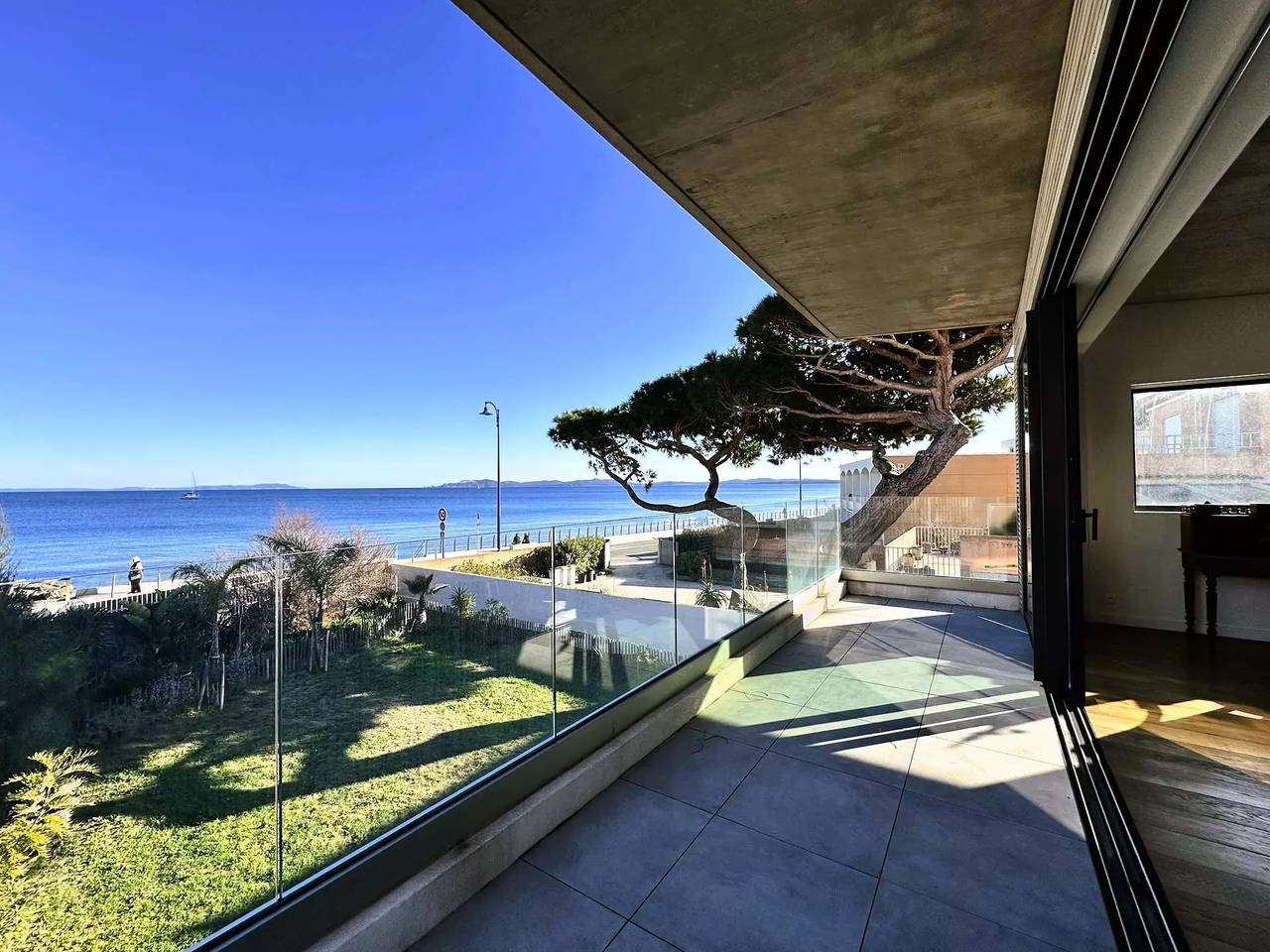 Villa climatisée pour 7 personnes vue mer, roof top et accès plage à Hyères in Hyeres, Parc national de Port-Cros