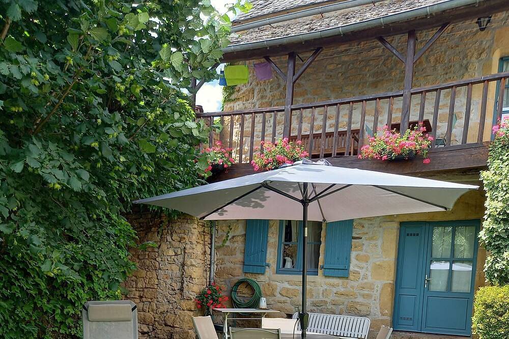 Maison typique, indépendante, au calme, dans le nord Aveyron. 2,4 personnes in Coubisou, Parc naturel régional de l'Aubrac