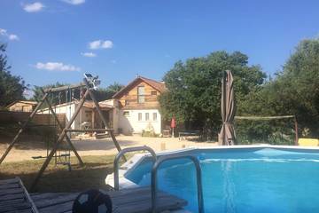 Gîte pour 7 personnes, avec terrasse et jardin, animaux acceptés à Saint-Just-et-Vacquières