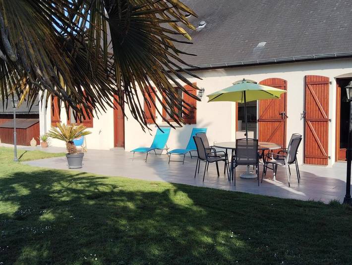 Location de vacances pour 7 personnes, avec vue et terrasse à Ambillou