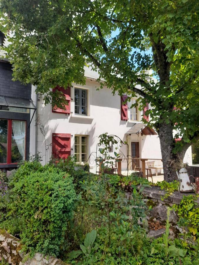 Chambre d’hôte pour 2 personnes, avec Terrasse et Jardin ainsi que Sauna et Vue à Saint-Fargeol
