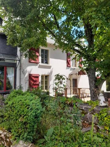 Cottage pour 2 personnes, avec sauna ainsi que vue et jardin, animaux acceptés à Biollet