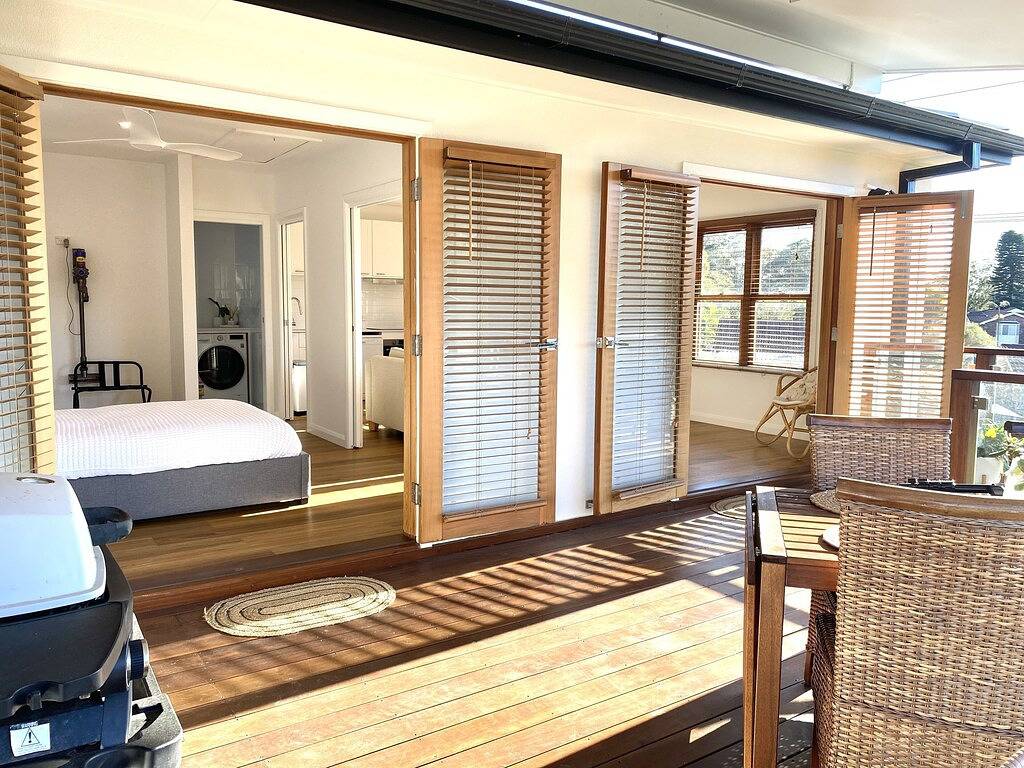 1 Hour from Sydney 500 meters to Terrigal beach, restaurants and night life. in Terrigal, New South Wales