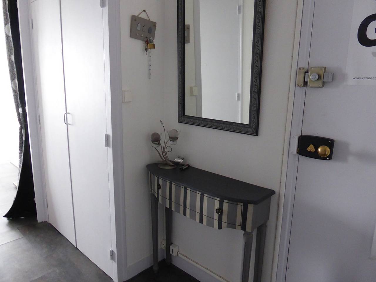 Entire apartment, Seafront Apartment in Les Sables-d'Olonne – Renovated, 4 Guests, Balcony, Near Beach & Thalassotherapy in Vendée