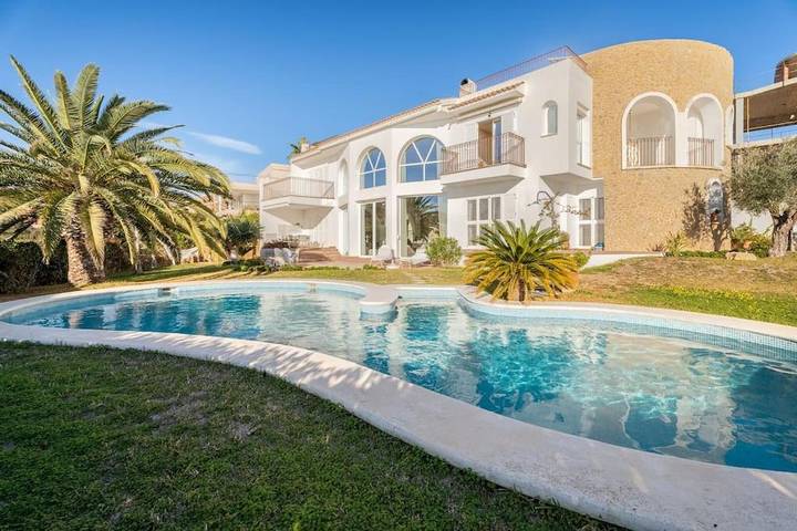Villa für 8 Personen, mit Terrasse und Garten sowie Pool und Ausblick in Alicante