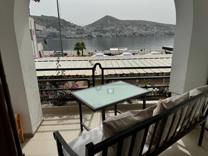 Chambre d’hôte pour 2 personnes, avec jardin ainsi que vue et balcon